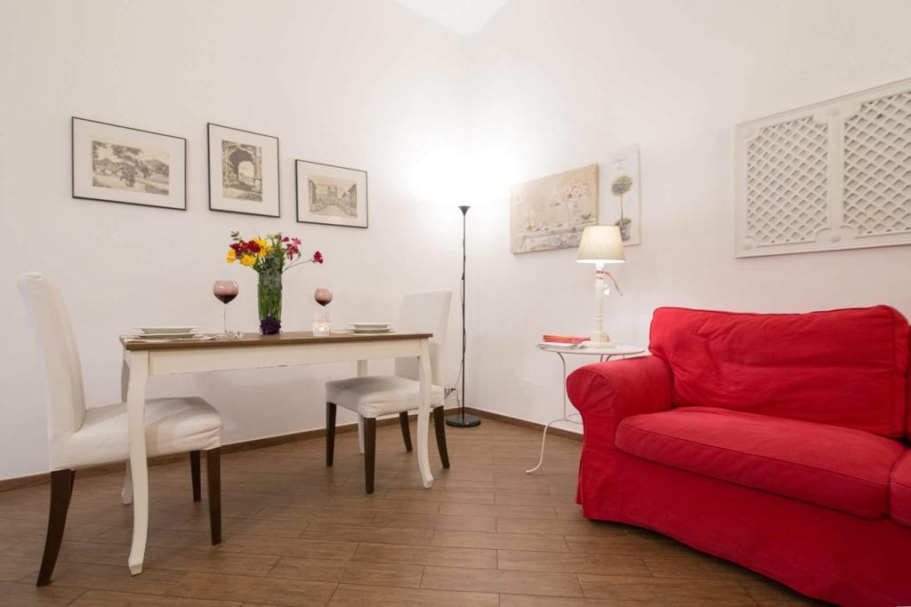Apartment Very Close To S Peter Square, Few Minutes Walk To Metro A * Rom